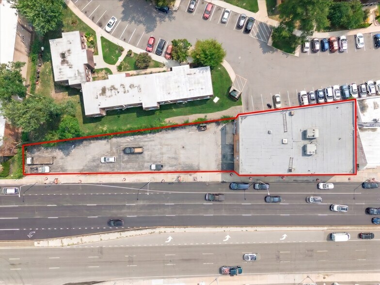200 E Sunrise Hwy, Freeport, NY à louer - Photo de l’immeuble – Image 2 sur 13