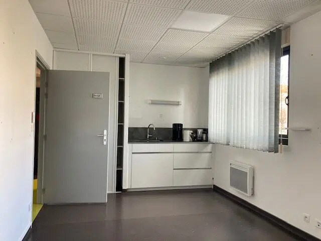 Bureau dans Issoire à vendre - Photo de l’immeuble – Image 3 sur 6