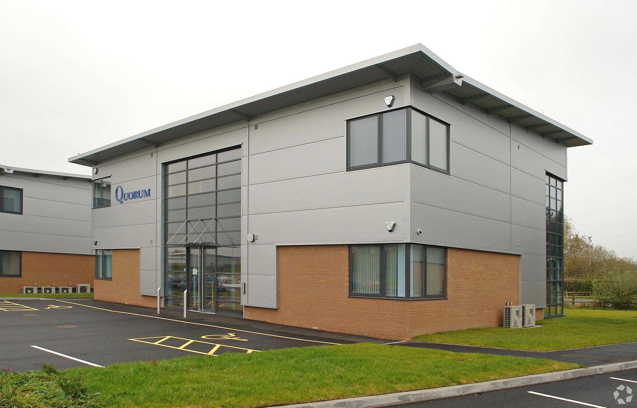 Queensway, Telford à louer Photo principale– Image 1 sur 3