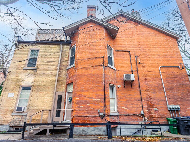24 Webster Av, Toronto, ON à vendre - Photo de l’immeuble – Image 3 sur 50