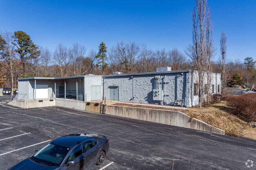 1296 Park East Dr, Woonsocket, RI à louer - Photo de l’immeuble – Image 3 sur 23