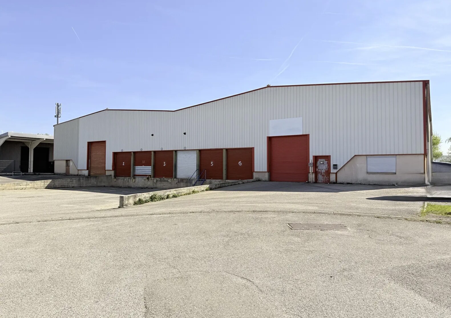 9 Avenue Du Maréchal De Lattre De Tassigny, Meyzieu à louer Photo principale– Image 1 sur 2