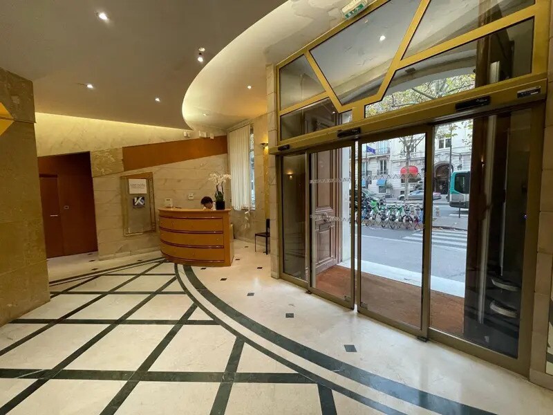 16 Avenue Kléber, Paris à louer Hall d’entrée– Image 1 sur 5