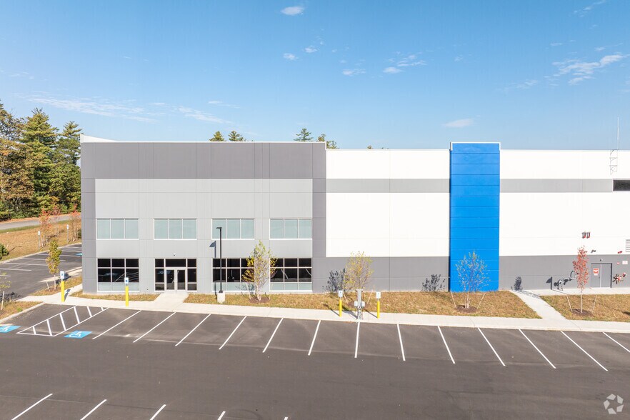 26 Jacks Bridge Rd, Londonderry, NH à louer - Photo de l’immeuble – Image 3 sur 5