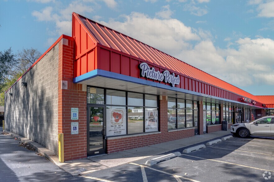 17100-17114 S Park Ave, South Holland, IL à louer - Photo de l’immeuble – Image 2 sur 18