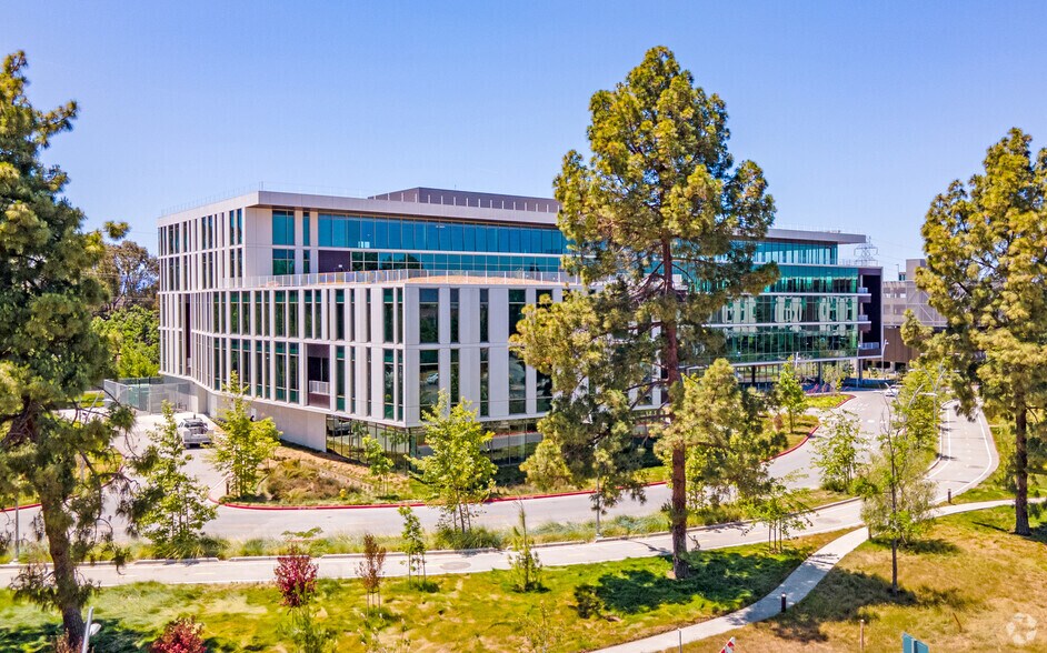 750 Moffett Blvd, Mountain View, CA à louer - Photo de l’immeuble – Image 2 sur 5