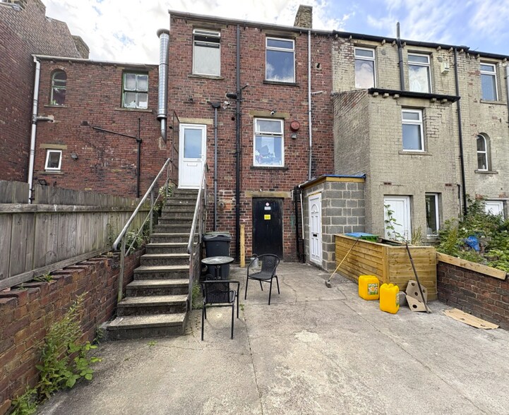 39/39A Commercial Road, Skelmanthorpe à vendre - Photo de l’immeuble – Image 2 sur 9