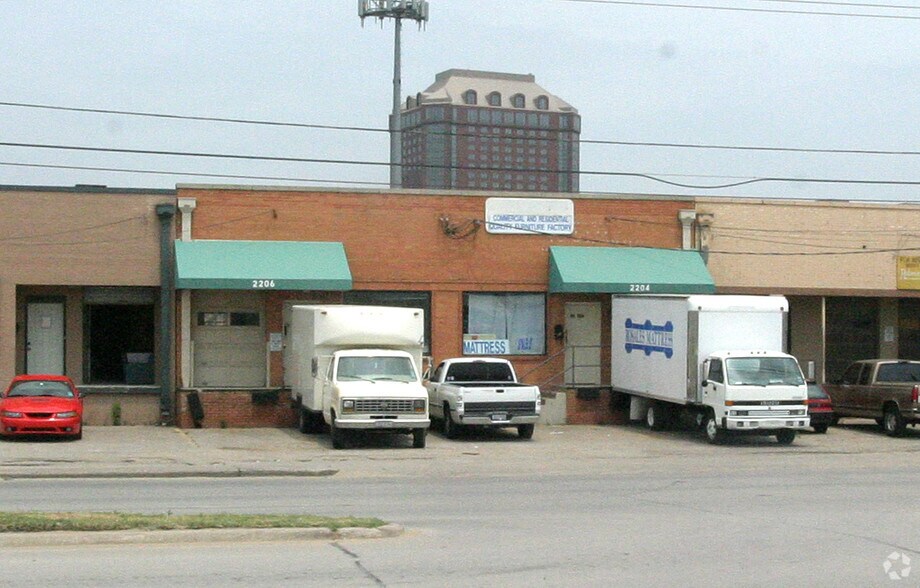 2204-2206 Irving Blvd, Dallas, TX à louer - Photo de l’immeuble – Image 3 sur 6