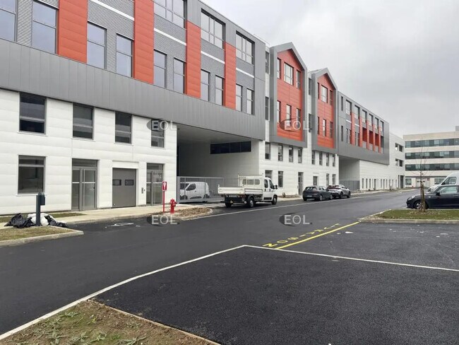 Plus de détails pour Local d'activités à louer