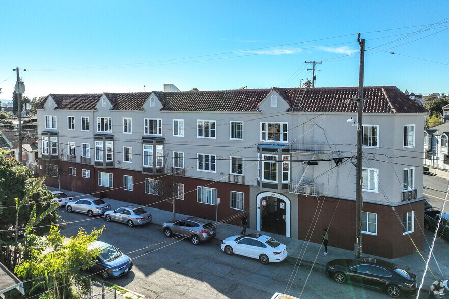 1757 26th Ave, Oakland, CA à vendre - Photo principale – Image 1 sur 17