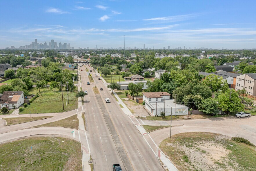 3319 Airline Dr, Houston, TX à louer - Photo de l’immeuble – Image 2 sur 5