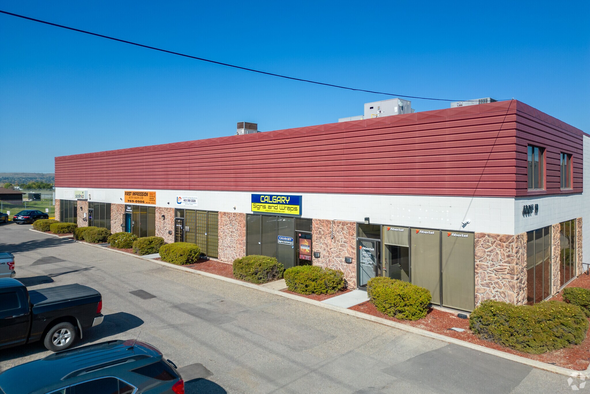 4001A 19 St NE, Calgary, AB à louer Photo principale– Image 1 sur 7