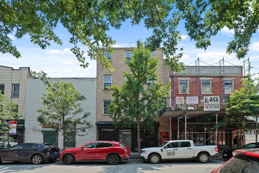 296 Grand St, Brooklyn, NY à vendre - Photo de l’immeuble – Image 1 sur 55
