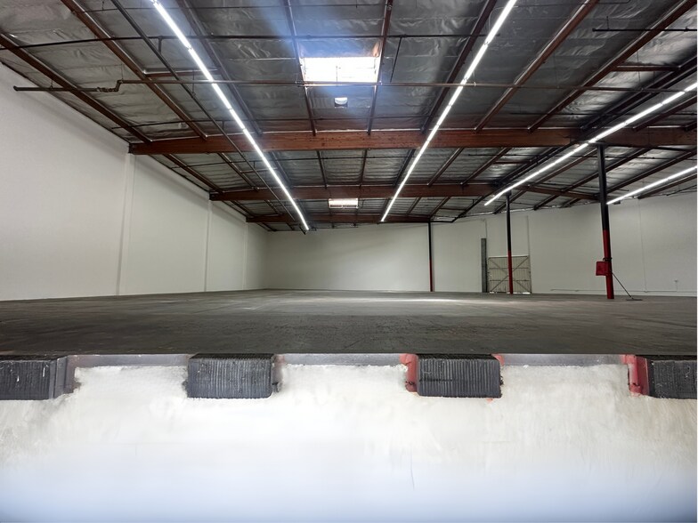 4605-4631 S Alameda St, Los Angeles, CA à louer - Photo de l’immeuble – Image 3 sur 12
