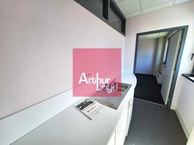 Bureau dans Cournon-d'Auvergne à louer - Photo intérieure – Image 3 sur 9