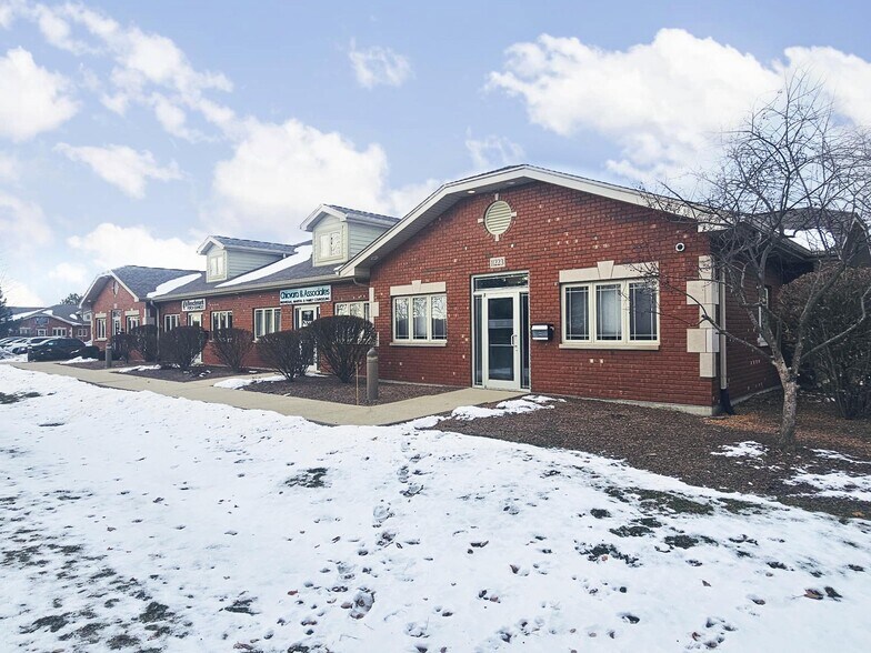 11223 Distinctive Dr, Orland Park, IL à louer - Photo de l’immeuble – Image 3 sur 15