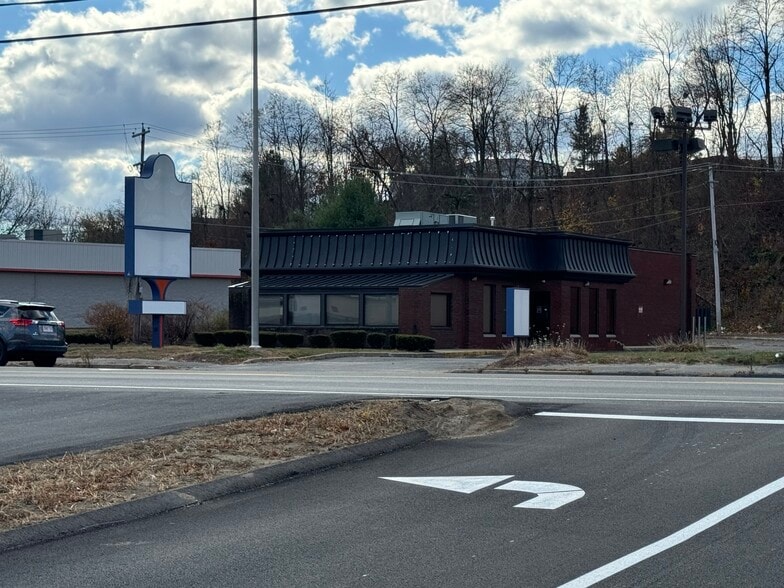 505 John Fitch Hwy, Fitchburg, MA à louer - Photo principale – Image 1 sur 5