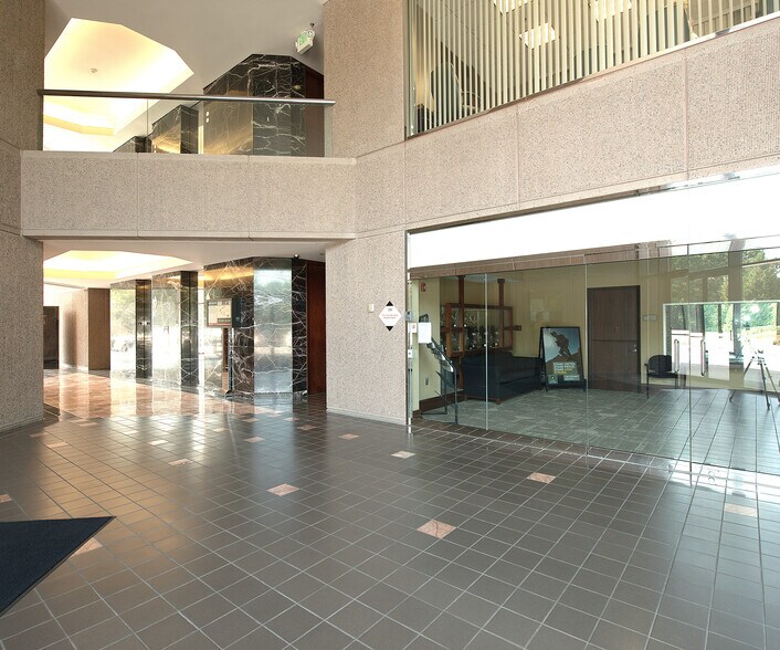 1995 N Park Pl SE, Atlanta, GA à louer - Hall d’entrée – Image 2 sur 6