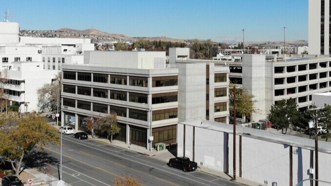 236 W 6th St, Reno, NV à louer Photo principale– Image 1 sur 13