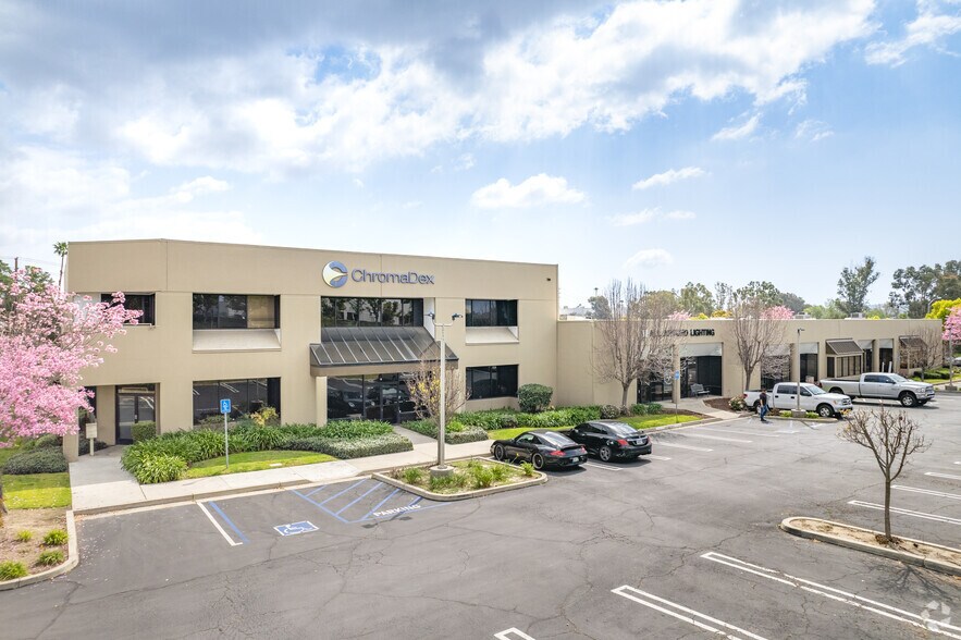10005-10015 Muirlands Blvd, Irvine, CA à louer - Photo de l’immeuble – Image 1 sur 5