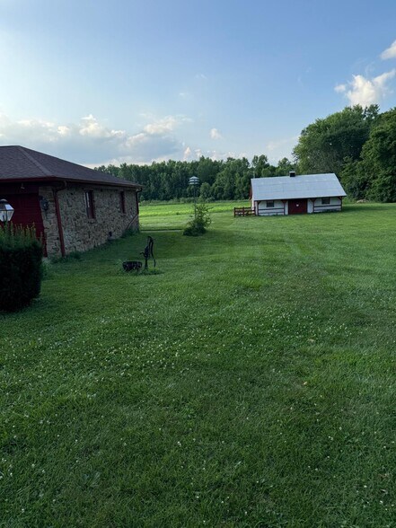 11502 E Thompson Rd, Indianapolis, IN à vendre - Photo de l’immeuble – Image 3 sur 20