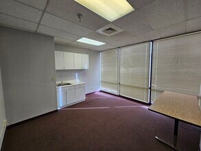 3737 N Meridian St, Indianapolis, IN à louer Photo intérieure– Image 2 sur 8