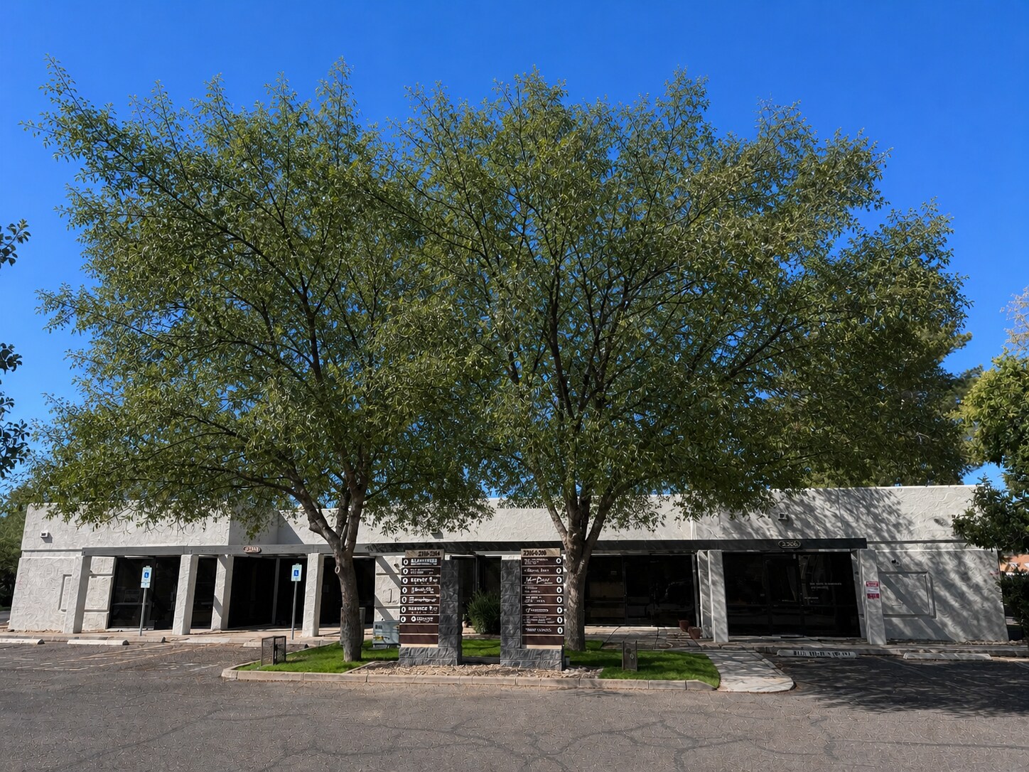2306-2310 S McClintock Dr, Tempe, AZ à vendre Photo principale– Image 1 sur 4