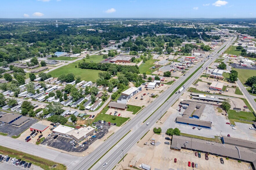 1223 US-412, Siloam Springs, AR à louer - Photo de l’immeuble – Image 3 sur 20