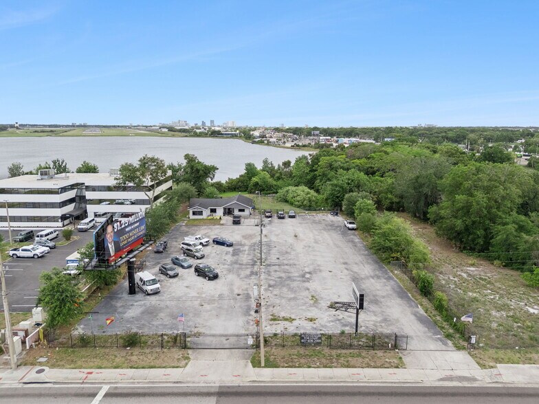 690 N Semoran Blvd, Orlando, FL à louer - Photo de l’immeuble – Image 2 sur 19