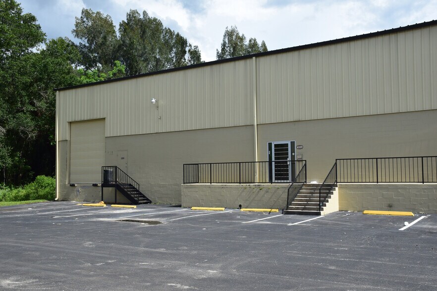 6333-6339 All American Blvd, Orlando, FL à louer - Photo de l’immeuble – Image 2 sur 9