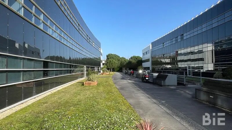 16 Avenue Pythagore, Mérignac à louer - Photo de l’immeuble – Image 2 sur 2