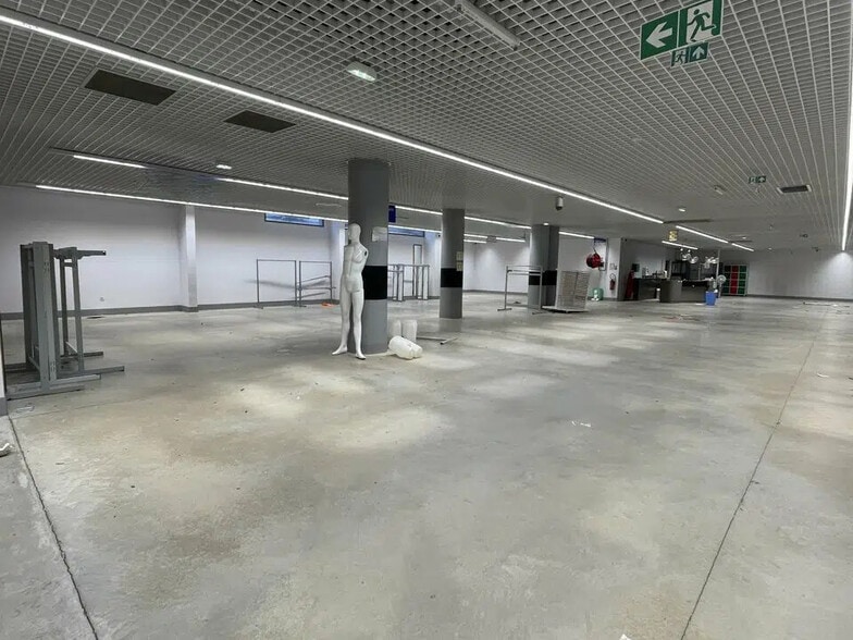 Local commercial dans Reims à louer - Photo de l’immeuble – Image 3 sur 13