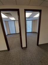 5945-5955 Airport Rd, Mississauga, ON à louer Photo intérieure– Image 1 sur 5