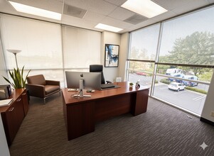 23351-23361 Madero, Mission Viejo, CA à louer Photo intérieure– Image 1 sur 7