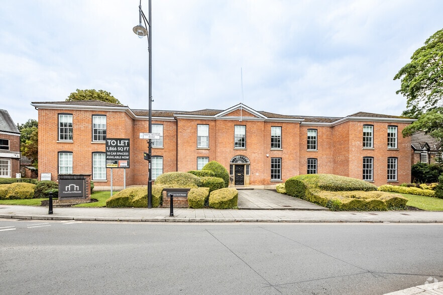 High St, Cheadle à louer - Photo de l’immeuble – Image 1 sur 2