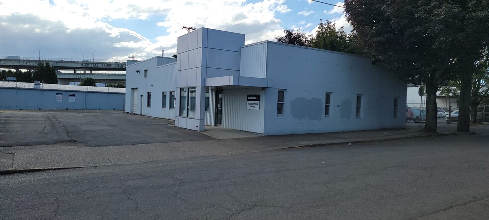 Albina Industrial Campus portefeuille de 9 biens à vendre sur LoopNet.fr - Photo de l’immeuble – Image 3 sur 7