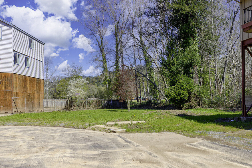 14293 Mill Ct, Guerneville, CA à vendre - Photo de l’immeuble – Image 2 sur 18