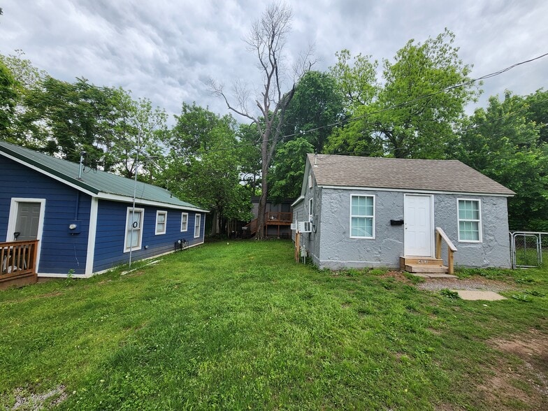 411 & 413 Chikasaw St and 402 and 412 S State St, Tahlequah, OK à vendre - Photo principale – Image 1 sur 4