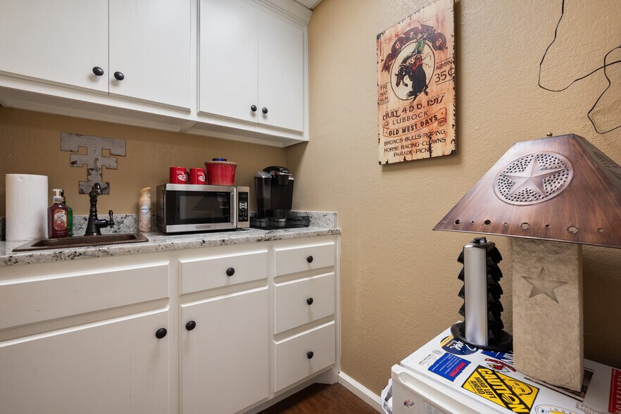 2529 74th St, Lubbock, TX à louer - Photo de l’immeuble – Image 3 sur 31