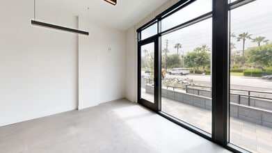 21010 Erwin St, Woodland Hills, CA à louer Photo intérieure– Image 2 sur 12