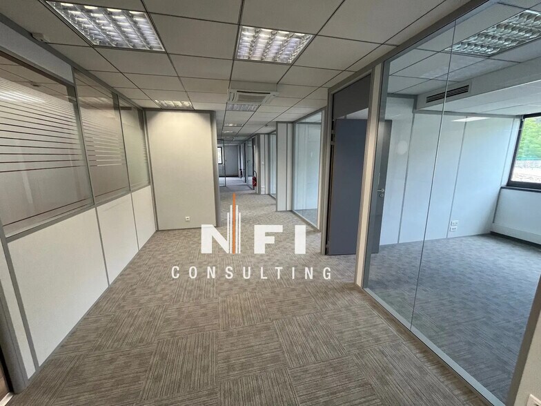 Bureau dans Valbonne à louer - Photo de l’immeuble – Image 1 sur 5