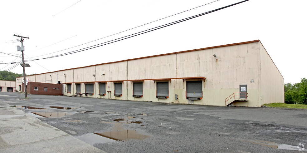 5 Terminal Way, Avenel, NJ à louer - Photo de l’immeuble – Image 3 sur 5