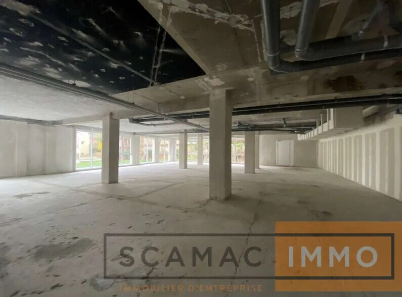 Local d'activités dans Ivry-sur-Seine à vendre - Photo de l’immeuble – Image 2 sur 11