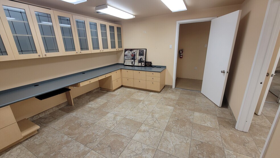 1515 Lakeville Dr, Kingwood, TX à louer - Photo de l’immeuble – Image 1 sur 6
