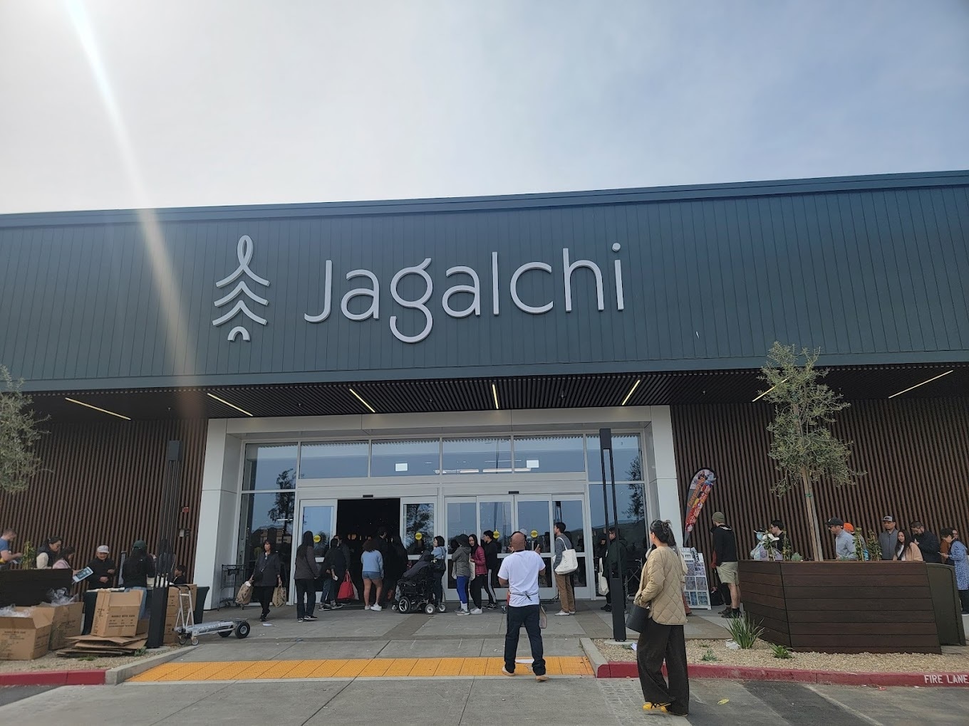 3-127 Serramonte Ctr, Daly City, CA à louer Photo de l’immeuble– Image 1 sur 3