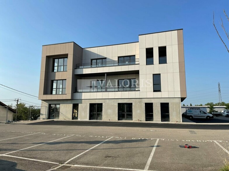 3 Avenue Edouard Herriot, Limas à louer - Photo de l’immeuble – Image 1 sur 5