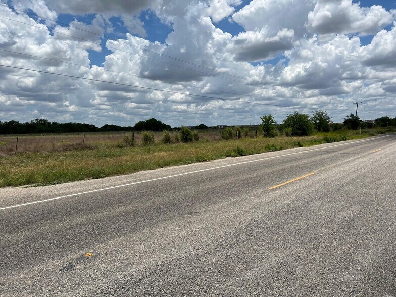 3232 I-37 Frontage Rd, Three Rivers, TX à vendre - Photo de l’immeuble – Image 3 sur 6