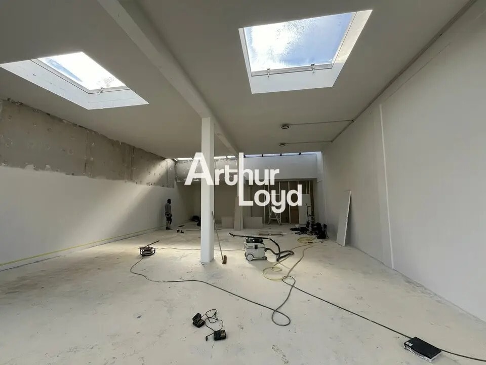 Local d'activités dans Fréjus à vendre Photo intérieure– Image 1 sur 2