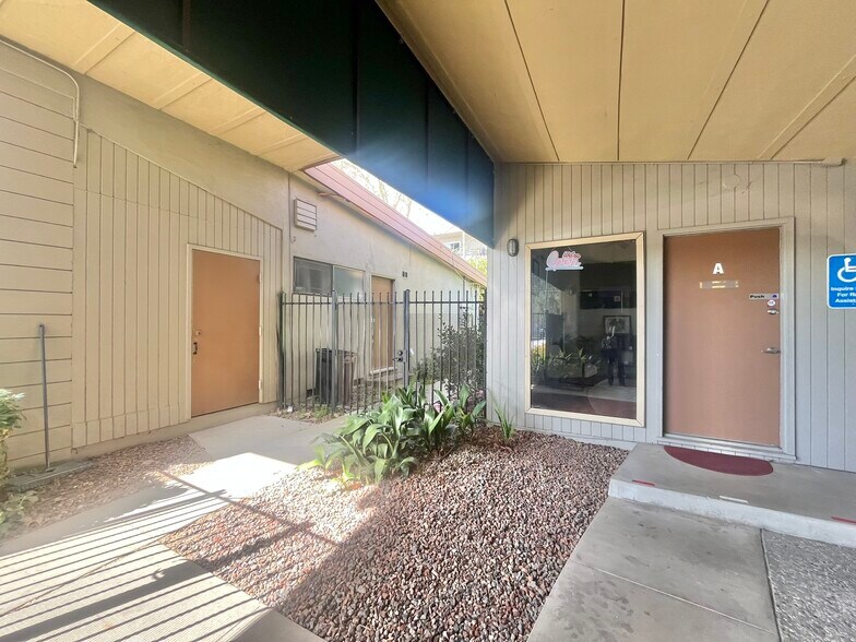 8329 Fair Oaks Blvd, Carmichael, CA à vendre - Photo de l’immeuble – Image 3 sur 8