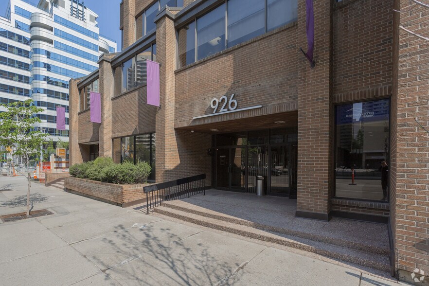 926 5th Ave SW, Calgary, AB à louer - Photo de l’immeuble – Image 3 sur 23